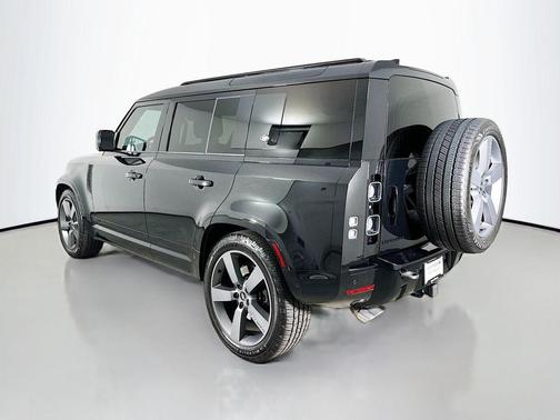 2023 Land Rover Defender 110 V8