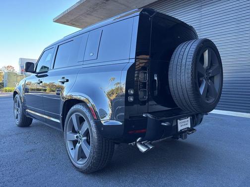 2023 Land Rover Defender 110 V8