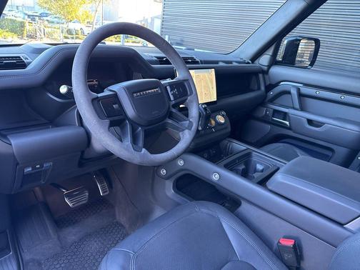 2023 Land Rover Defender 110 V8