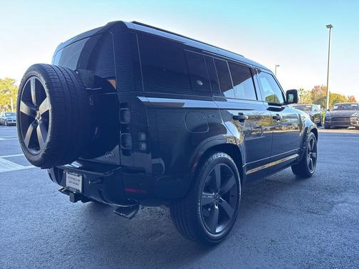 2023 Land Rover Defender 110 V8