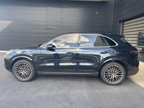 Moonlight Blue Metallic 2020 Porsche Cayenne Cayenne
