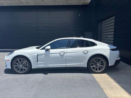 Carrara White Metallic 2025 Porsche Panamera 4