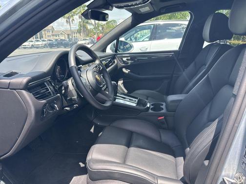 Dolomite Silver Metallic 2026 Porsche Macan Macan
