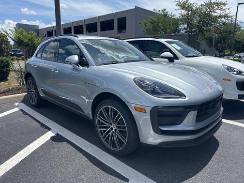 Dolomite Silver Metallic 2026 Porsche Macan Macan