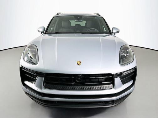 Dolomite Silver Metallic 2026 Porsche Macan Macan