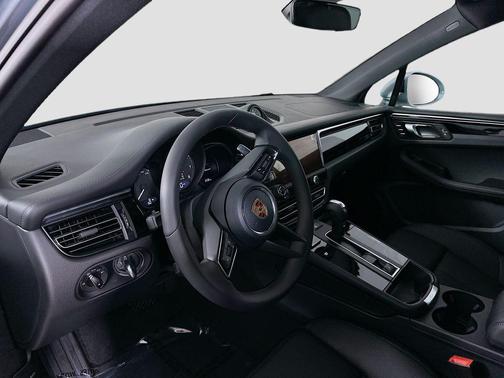 Dolomite Silver Metallic 2026 Porsche Macan Macan