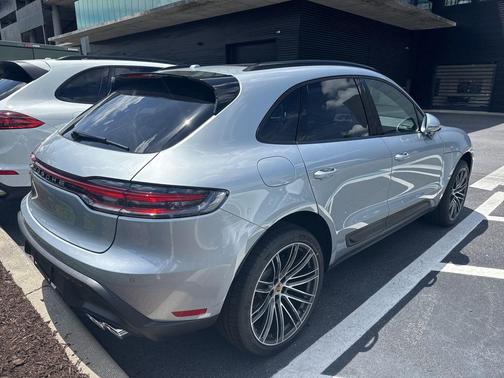 Dolomite Silver Metallic 2026 Porsche Macan Macan