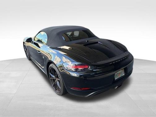 2023 Porsche 718 Boxster T