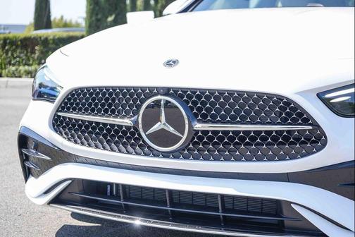 Moonlight White 2026 Mercedes-Benz CLE 450 4MATIC