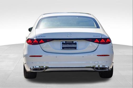 Moonlight White 2027 Mercedes-Benz S-Class S 580e 4MATIC