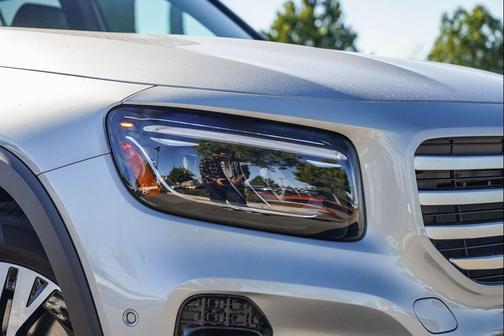 Cirrus Silver Metallic 2026 Mercedes-Benz GLB 250 Base