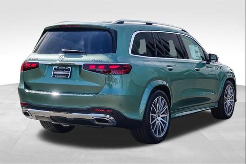 MANUFAKTUR Ireland Mid Green Metallic 2026 Mercedes-Benz GLS 450 4MATIC