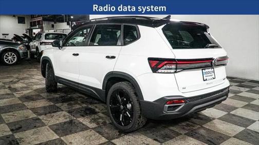 2025 Volkswagen Taos 1.5T SE Black