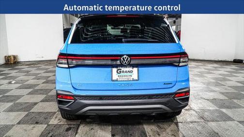 2025 Volkswagen Taos 1.5T SE Black