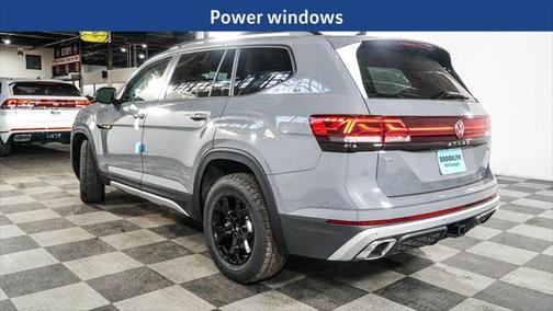 2025 Volkswagen Atlas 2.0T Peak Edition