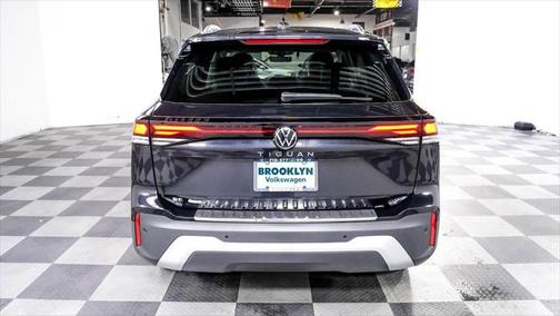 2025 Volkswagen Tiguan 2.0T SE