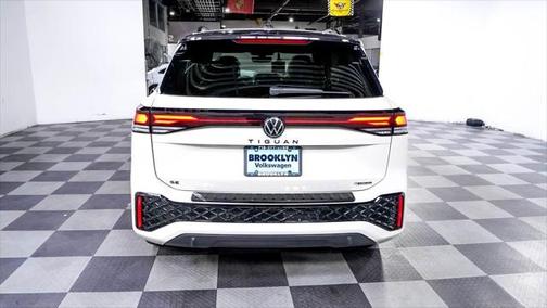 2025 Volkswagen Tiguan 2.0T SE R-Line Black 4MOTION