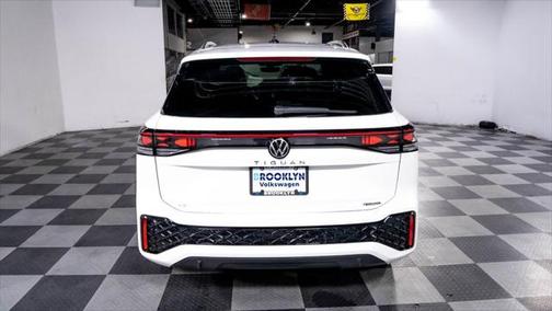 2025 Volkswagen Tiguan 2.0T SEL R-Line 4MOTION