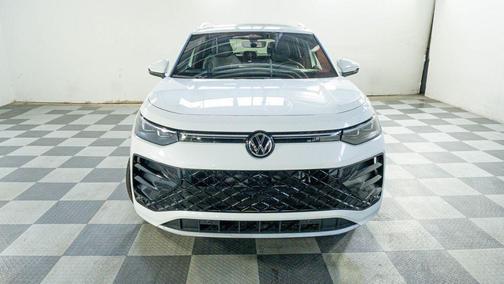 2025 Volkswagen Tiguan 2.0T SEL R-Line 4MOTION