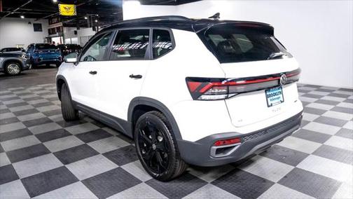 2025 Volkswagen Taos 1.5T SE Black
