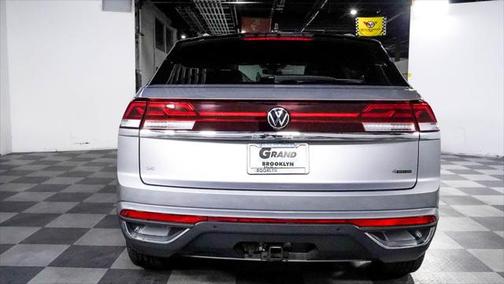 2025 Volkswagen Atlas Cross Sport 2.0T SE w/Technology 4MOTION