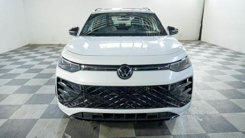 2025 Volkswagen Tiguan 2.0T SE R-Line Black 4MOTION