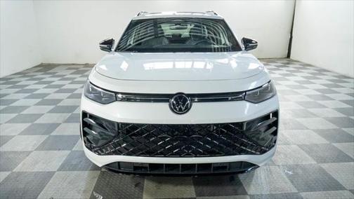 2025 Volkswagen Tiguan 2.0T SE R-Line Black 4MOTION