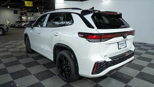 2025 Volkswagen Tiguan 2.0T SE R-Line Black 4MOTION