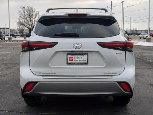 2025 Toyota Highlander Hybrid Platinum