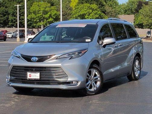 Celestial Silver Metallic 2024 Toyota Sienna Platinum