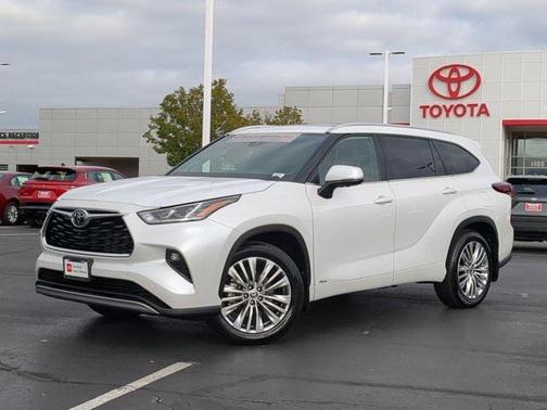 2025 Toyota Highlander Hybrid Platinum