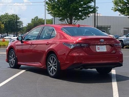 2024 Toyota Camry Hybrid XLE
