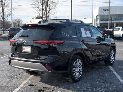 2025 Toyota Highlander Platinum