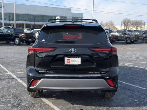 2025 Toyota Highlander Platinum