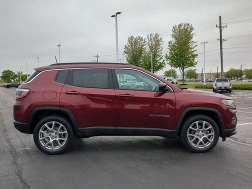 2022 Jeep Compass Latitude Lux