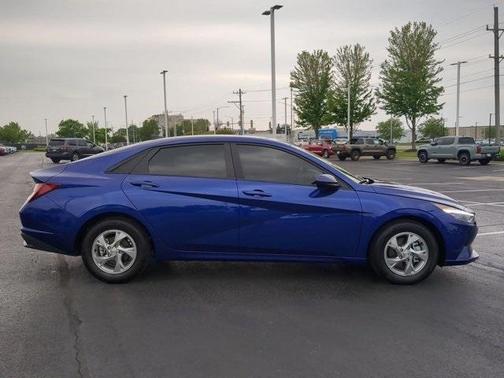 2023 Hyundai ELANTRA SE