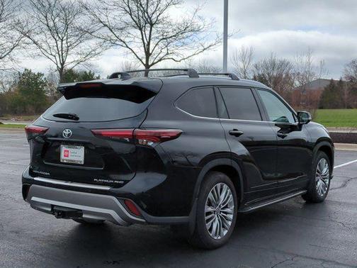 Midnight Black Metallic 2025 Toyota Highlander Platinum