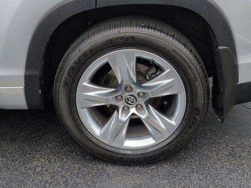 Celestial Silver Metallic 2018 Toyota Highlander Limited