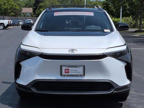 Wind Chill Pearl 2025 Toyota bZ4X XLE