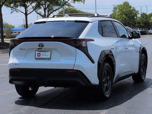 Wind Chill Pearl 2025 Toyota bZ4X XLE