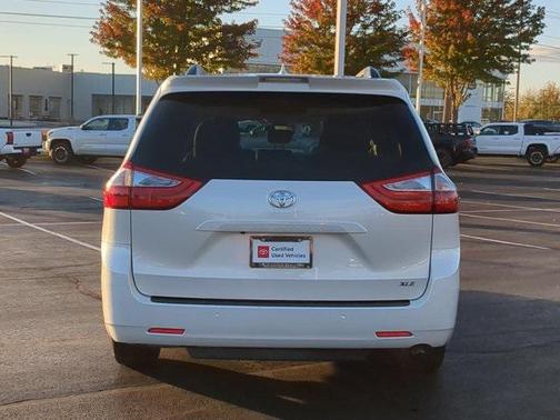 2018 Toyota Sienna XLE