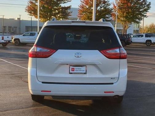 2018 Toyota Sienna XLE