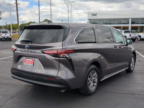 2021 Toyota Sienna LE
