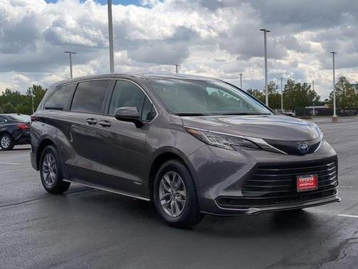 2021 Toyota Sienna LE
