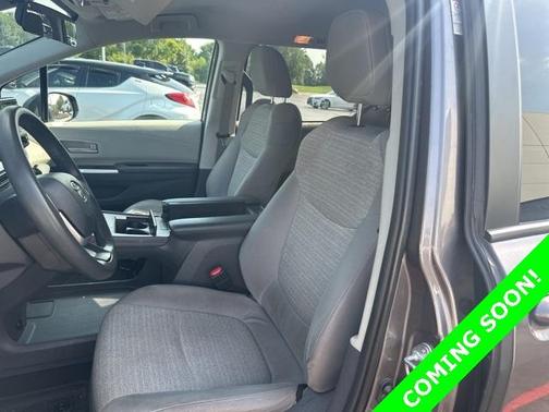 2021 Toyota Sienna LE