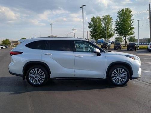 2023 Toyota Highlander Platinum