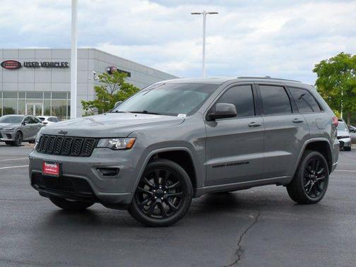 Sting-Gray Clearcoat 2022 Jeep Grand Cherokee Laredo