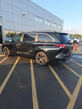 2024 Toyota Sienna XSE 7 Passenger
