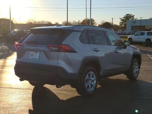 2020 Toyota RAV4 LE