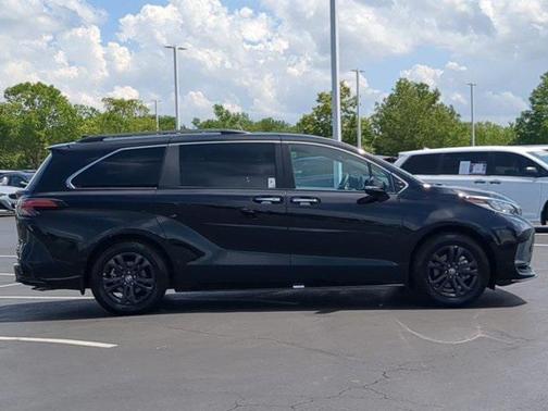 2024 Toyota Sienna XSE 7 Passenger